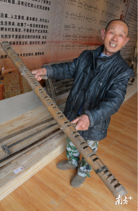 编织草席用的竹制器具，你没见过吧？全媒体记者黄津 摄
