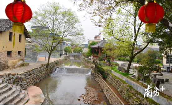 畔水村新貌。全媒体记者 黄津 摄