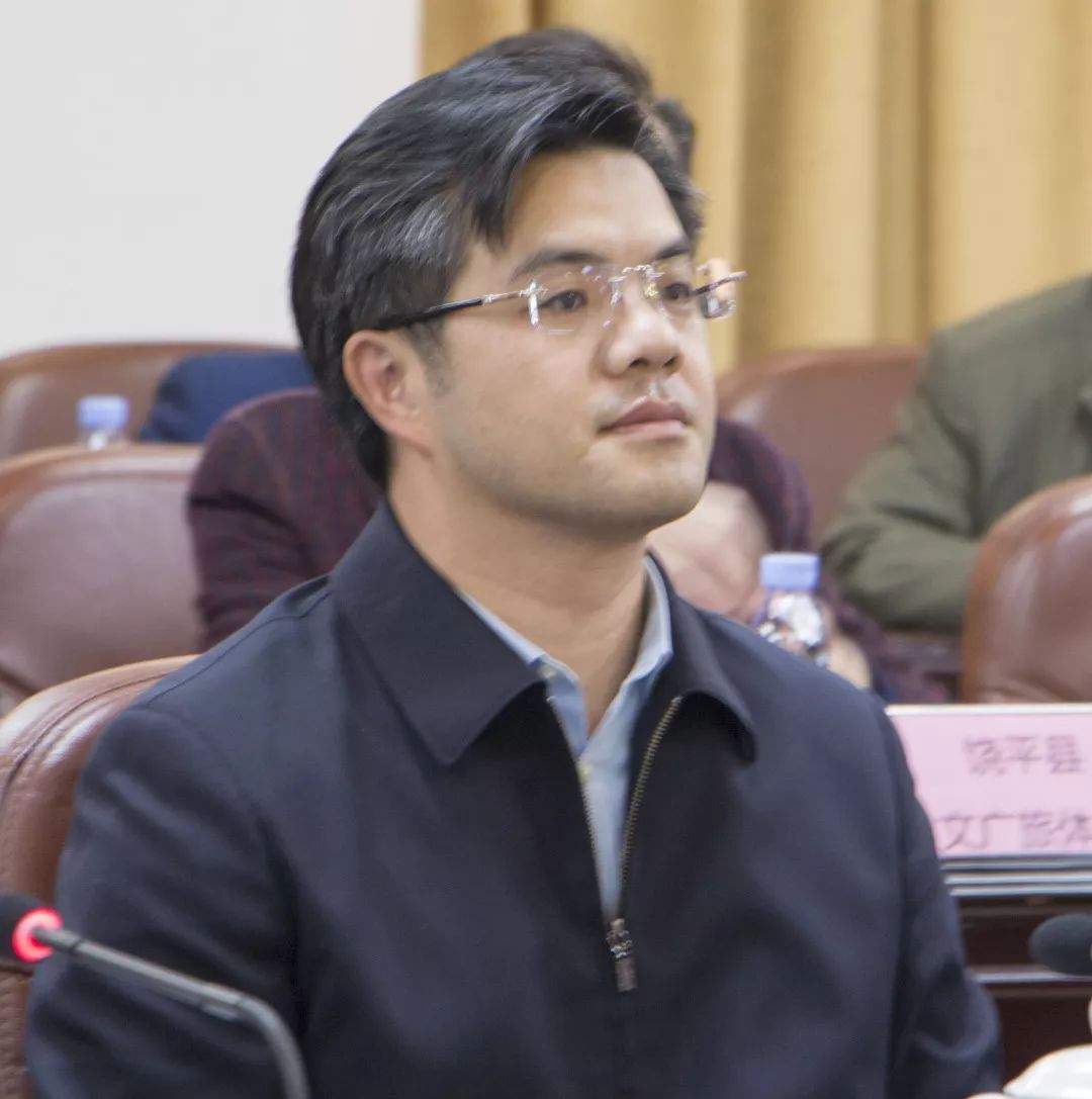 △市委常委、秘书长赖建华出席评审会 △市委常委、秘书长赖建华出席评审会