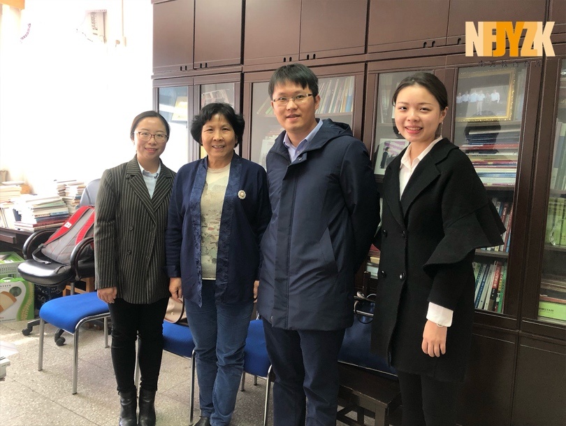 清华大学教育研究院副院长史静寰（左二）。