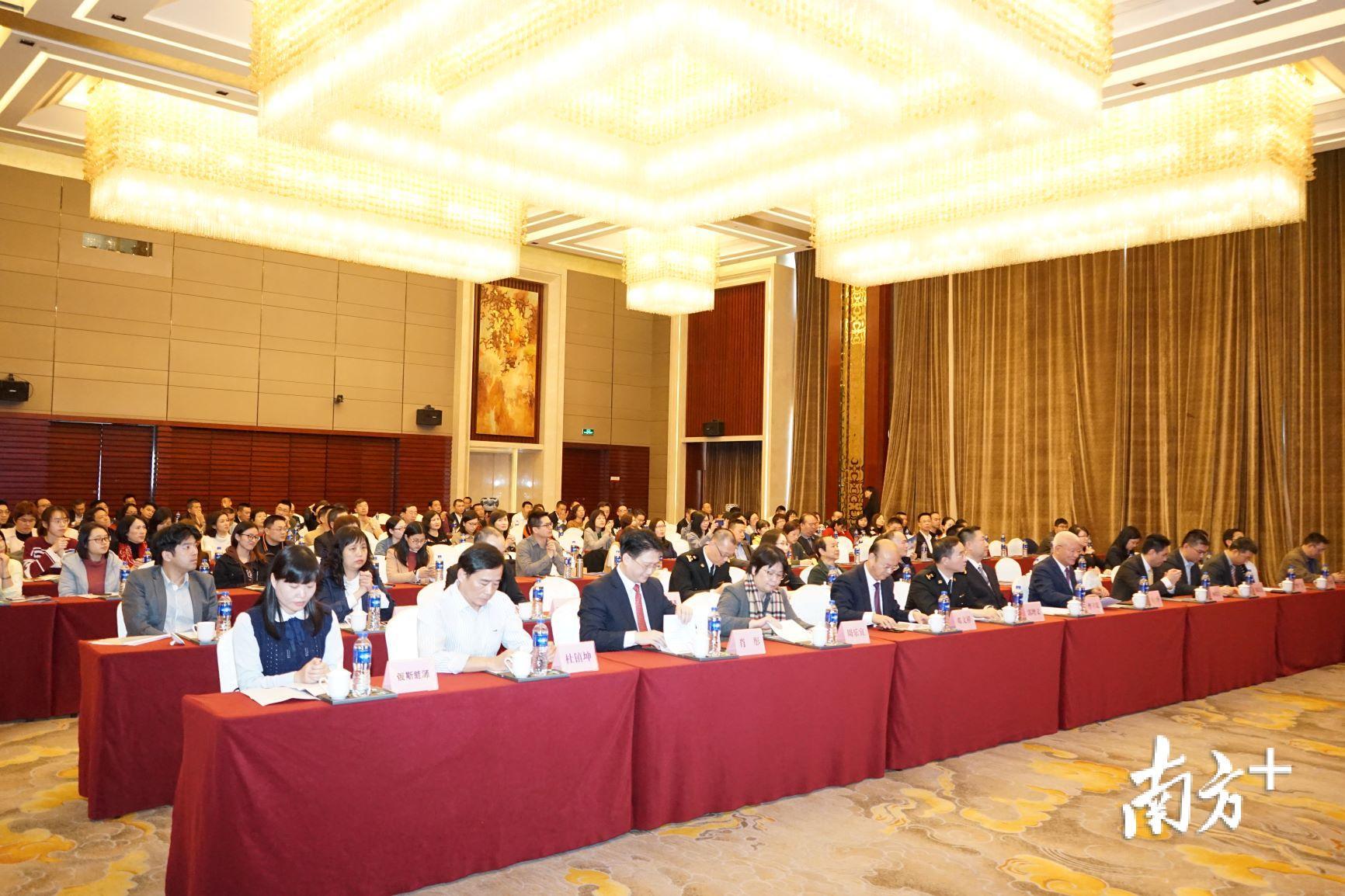 汕头地区100家进口企业代表出席此次活动。