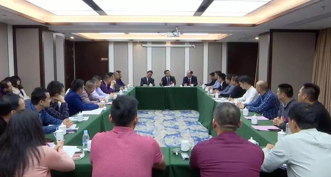 参加讨论.县领导黎晓华,陈树源,孔祥梦等和提案工作报告