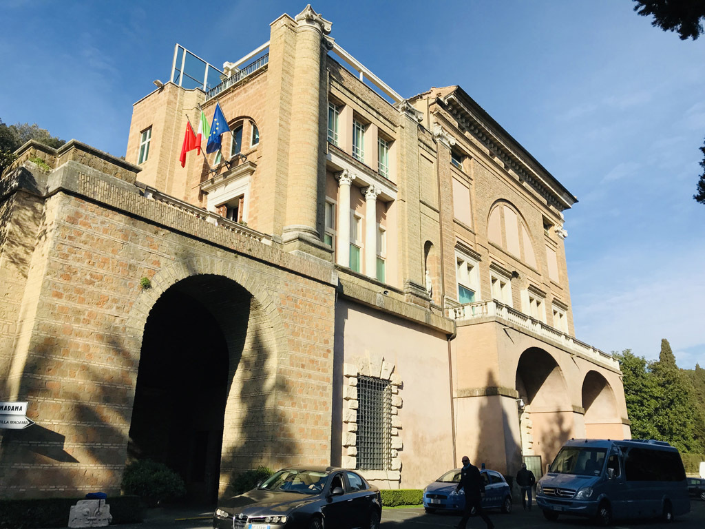 △马达马别墅（Villa Madama），位于罗马以西的马里奥山半山腰。1518年开始修建，由拉斐尔主持建造，众多意大利文艺复兴时期的画家和建筑家共同完成。（央视记者拍摄）