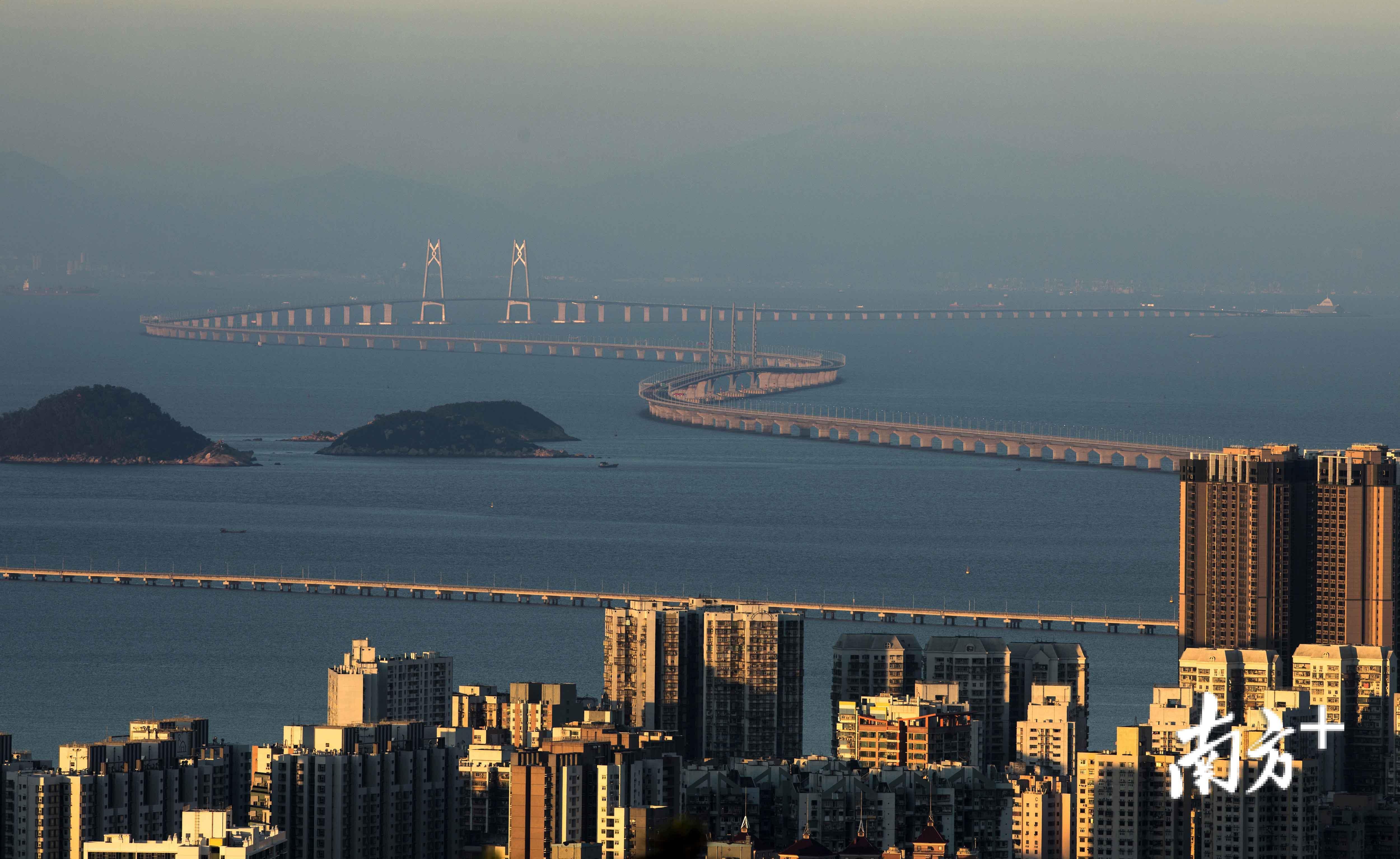 港珠澳大桥。南方日报记者 张由琼 摄 港珠澳大桥。南方日报记者 张由琼 摄