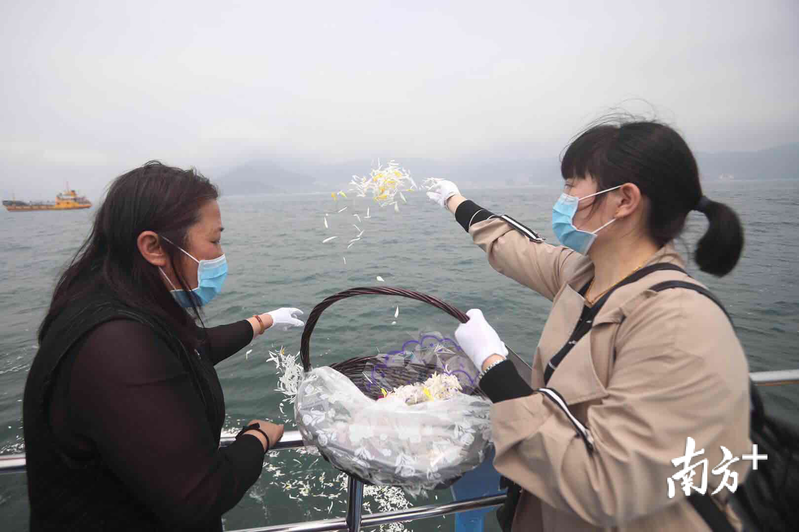 深圳市举行第41次海葬,深圳市民政局已组织群众累计将36859具骨灰撒进