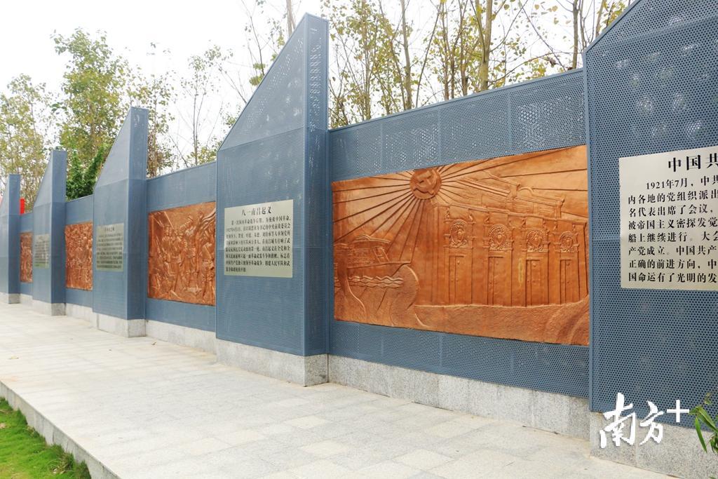 50米红色长廊。