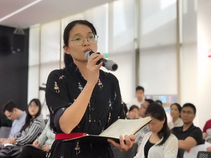 李凤媚在交流活动现场发言。罗琼 摄 李凤媚在交流活动现场发言。罗琼 摄