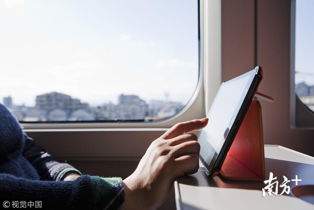 高铁改变生活。来源:视觉中国 高铁改变生活。来源:视觉中国