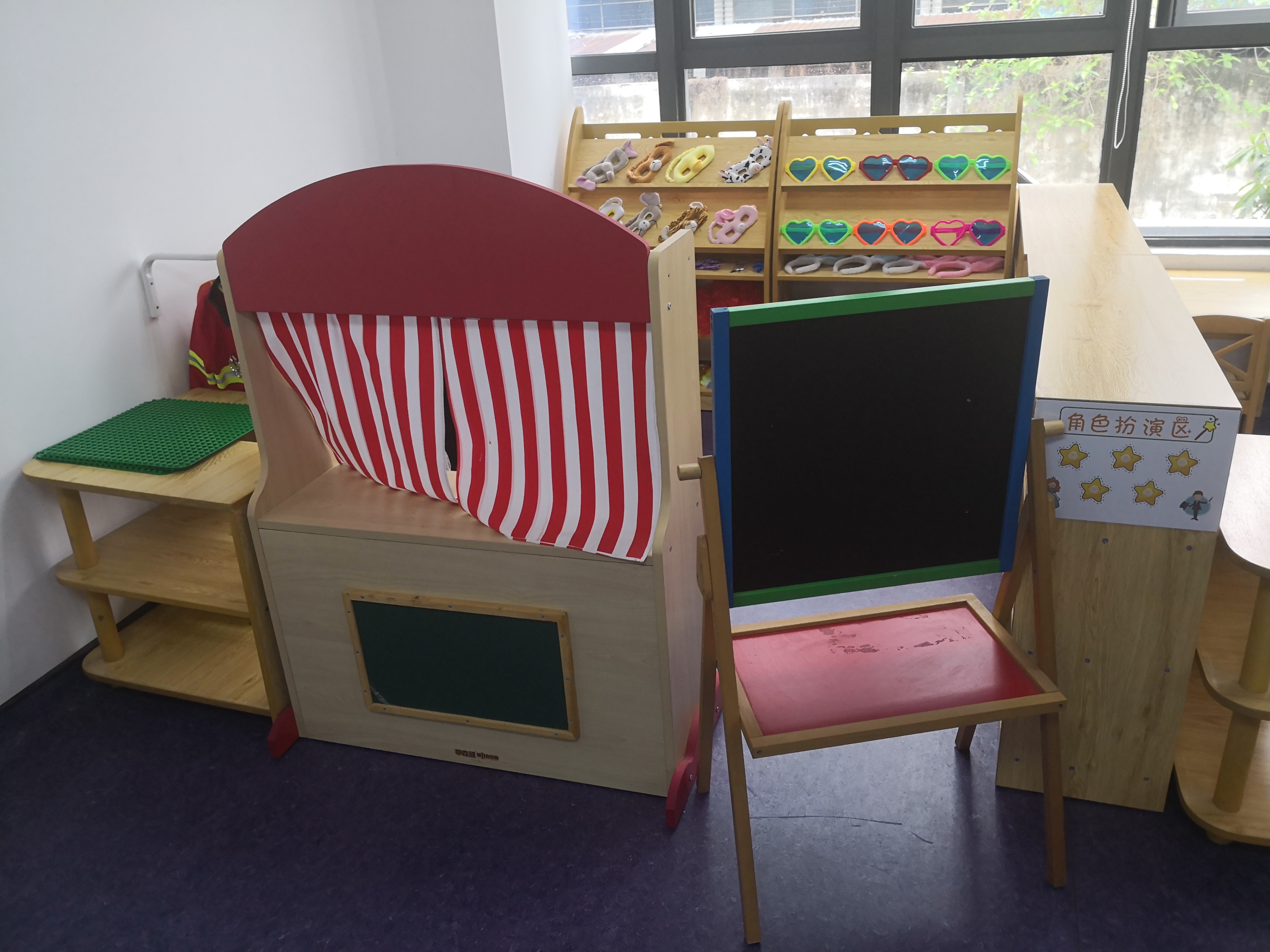 用于孤独症儿童康复训练的角色扮演区