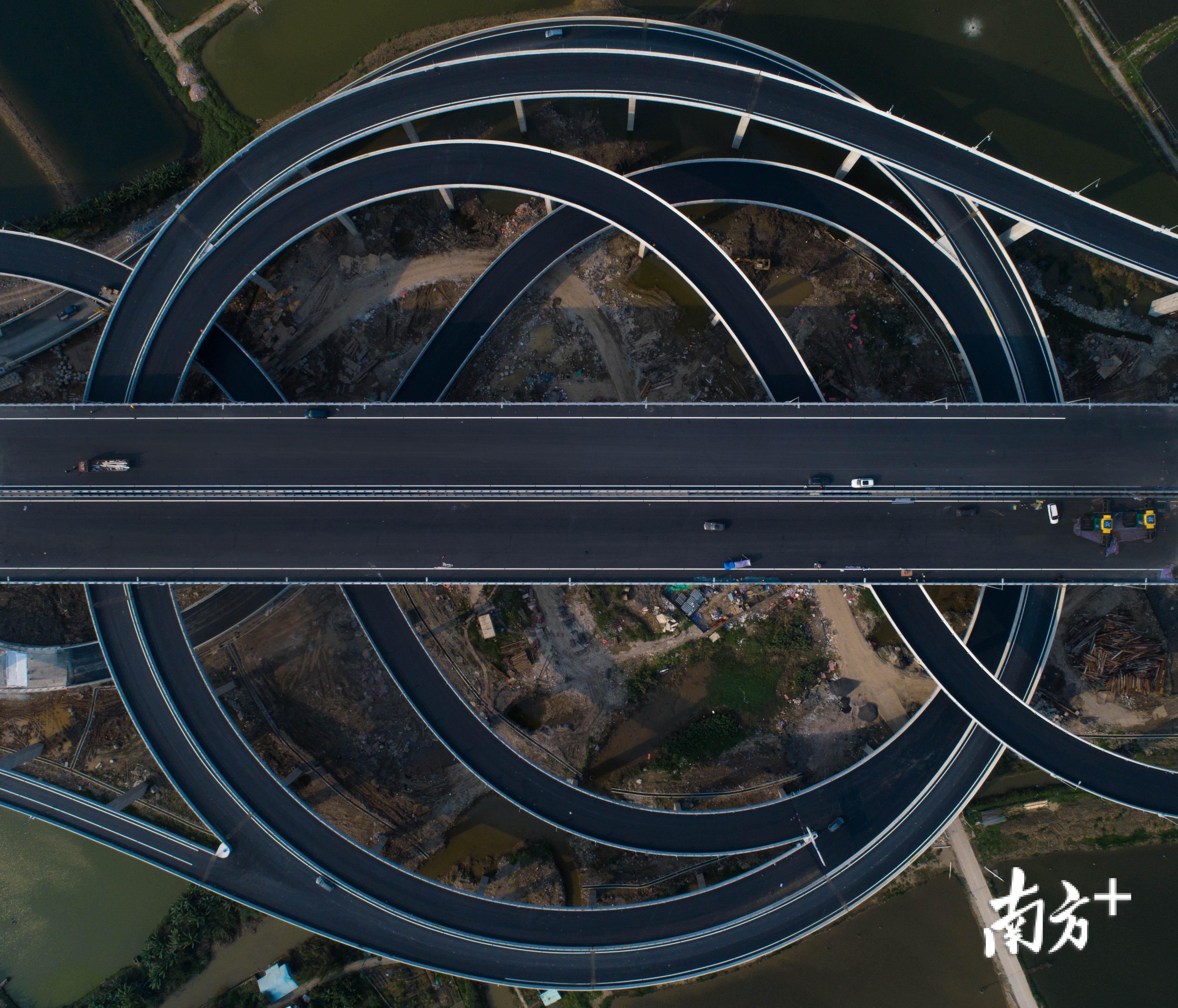 海鸥岛互通立交的设立大大方便了海鸥岛村民的出行。 海鸥岛互通立交的设立大大方便了海鸥岛村民的出行。