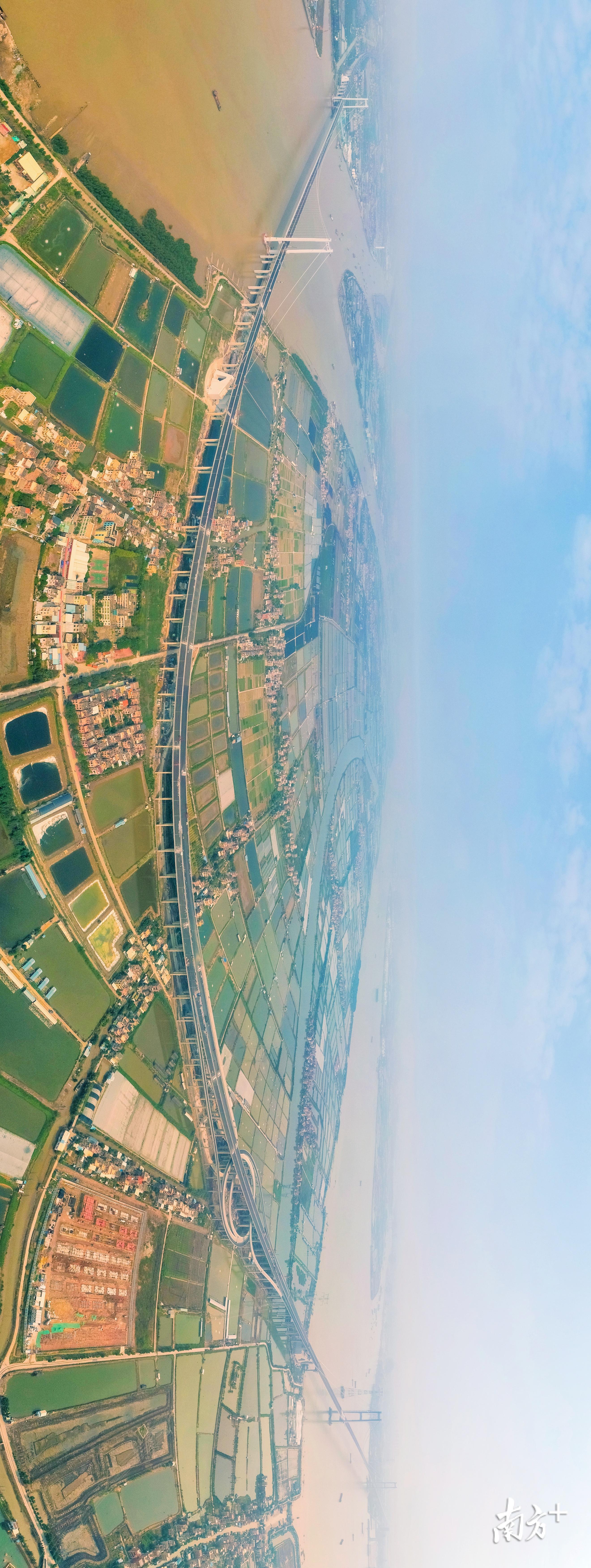 穿过海鸥岛,南沙大桥连接广州与东莞。 穿过海鸥岛,南沙大桥连接广州与东莞。