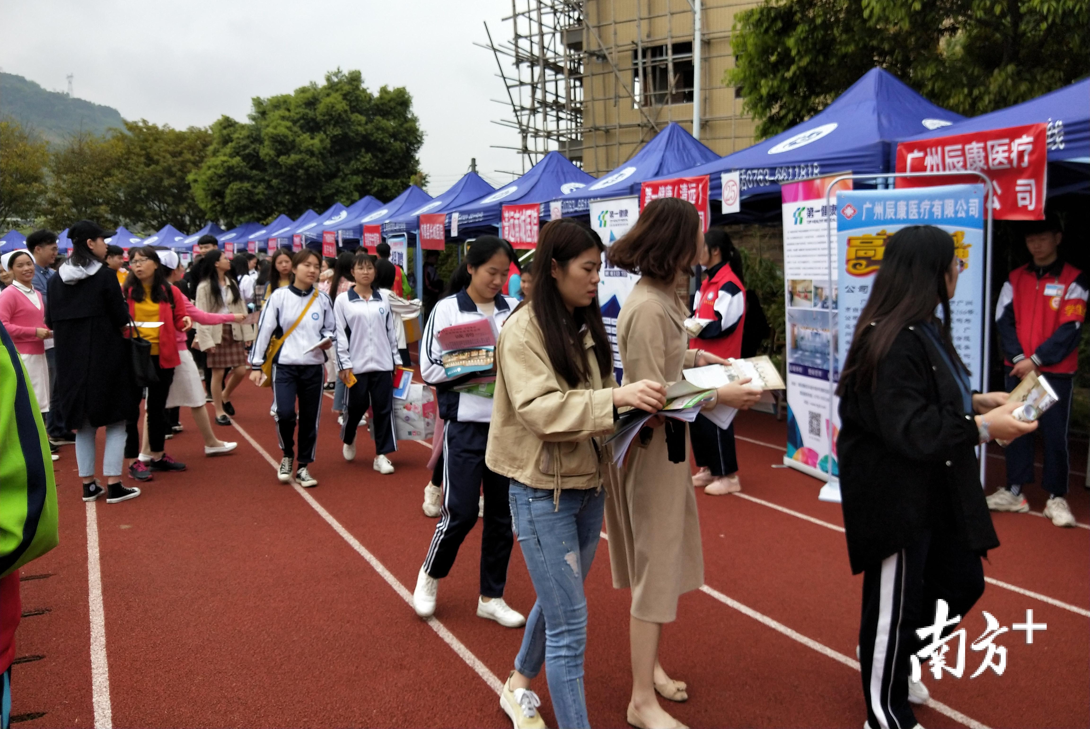 连州举办春季校园招聘会提供1900余就业岗位