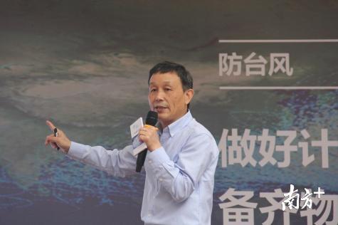 王天送主任进行台风知识教育 王天送主任进行台风知识教育