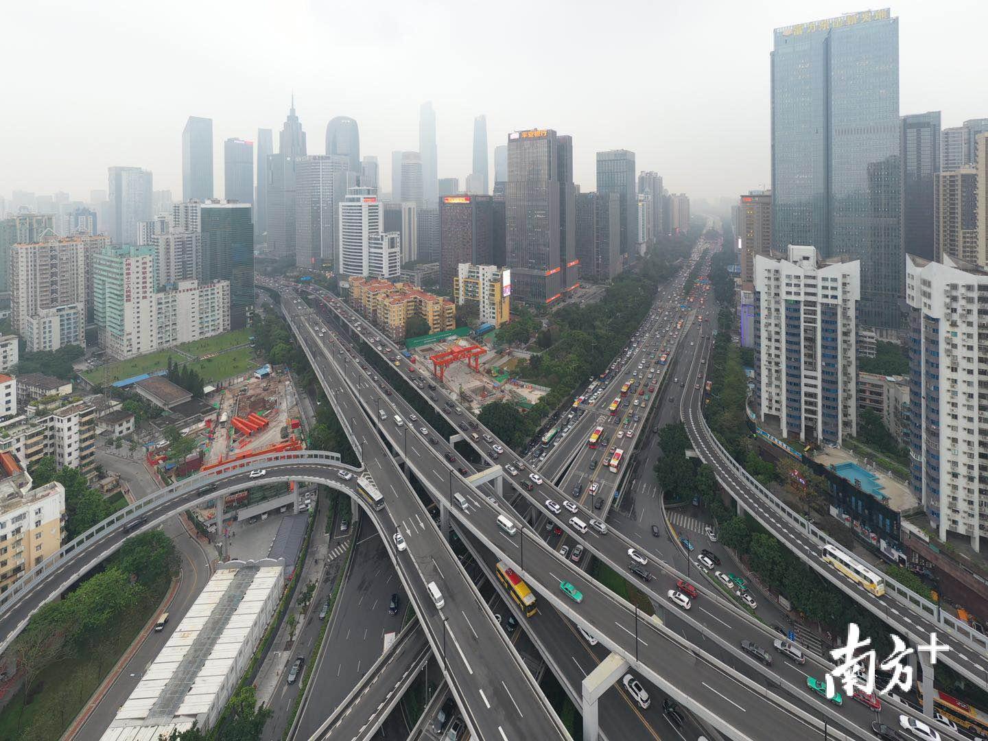 据广州市交通部门消息,由于节前出城客流,通勤高峰等诸多因素,4月4日