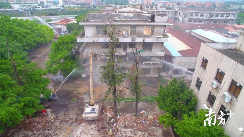 陈村正加大力度，加快步伐推进村级工业园改造。