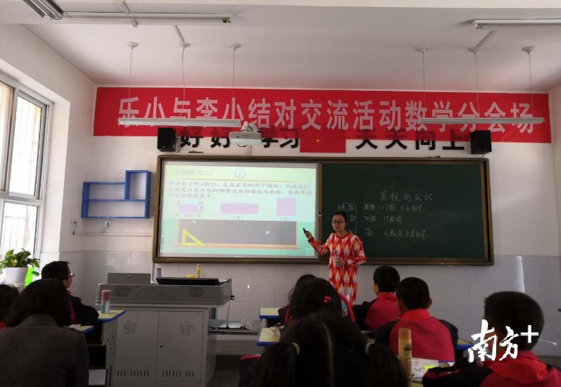 三水区乐平中心小学三位老师的课堂得到了专家的一致好评。