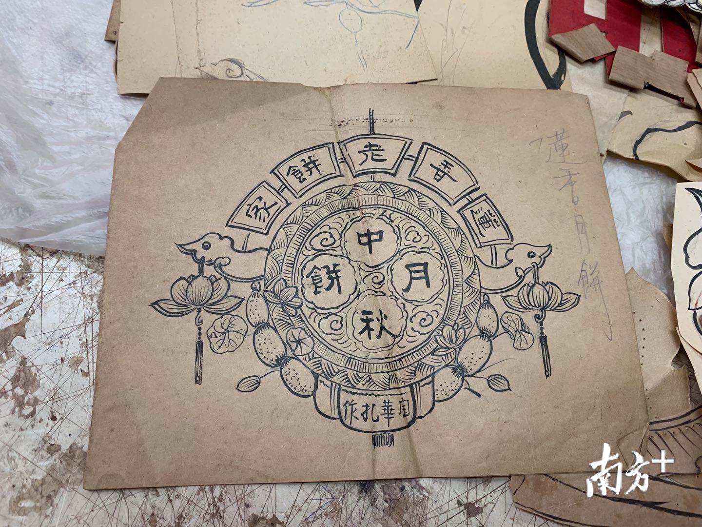 欧阳伟乾和店里老师傅三十年前的扎作草稿。