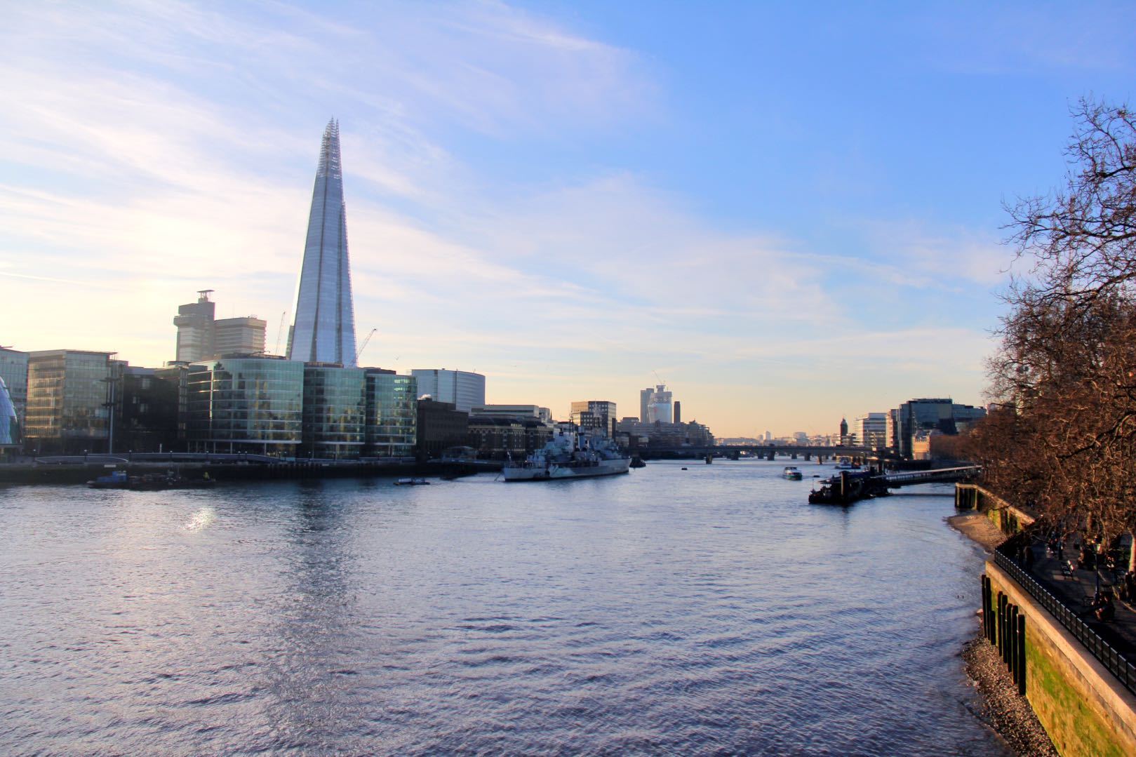 伦敦泰晤士河畔的日与夜