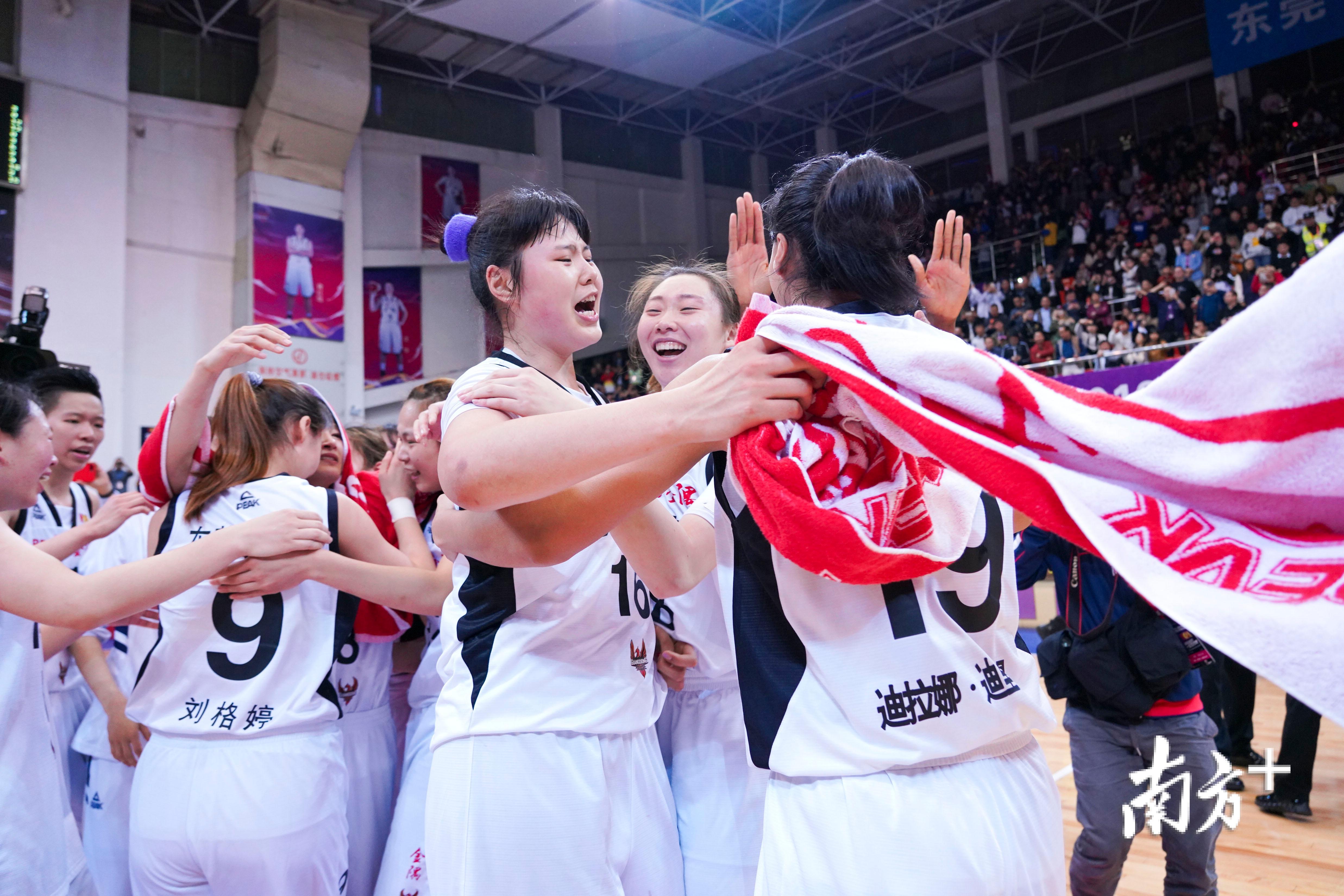 WCBA总冠军决赛的东莞女篮队史上第一座WCBA总冠军。