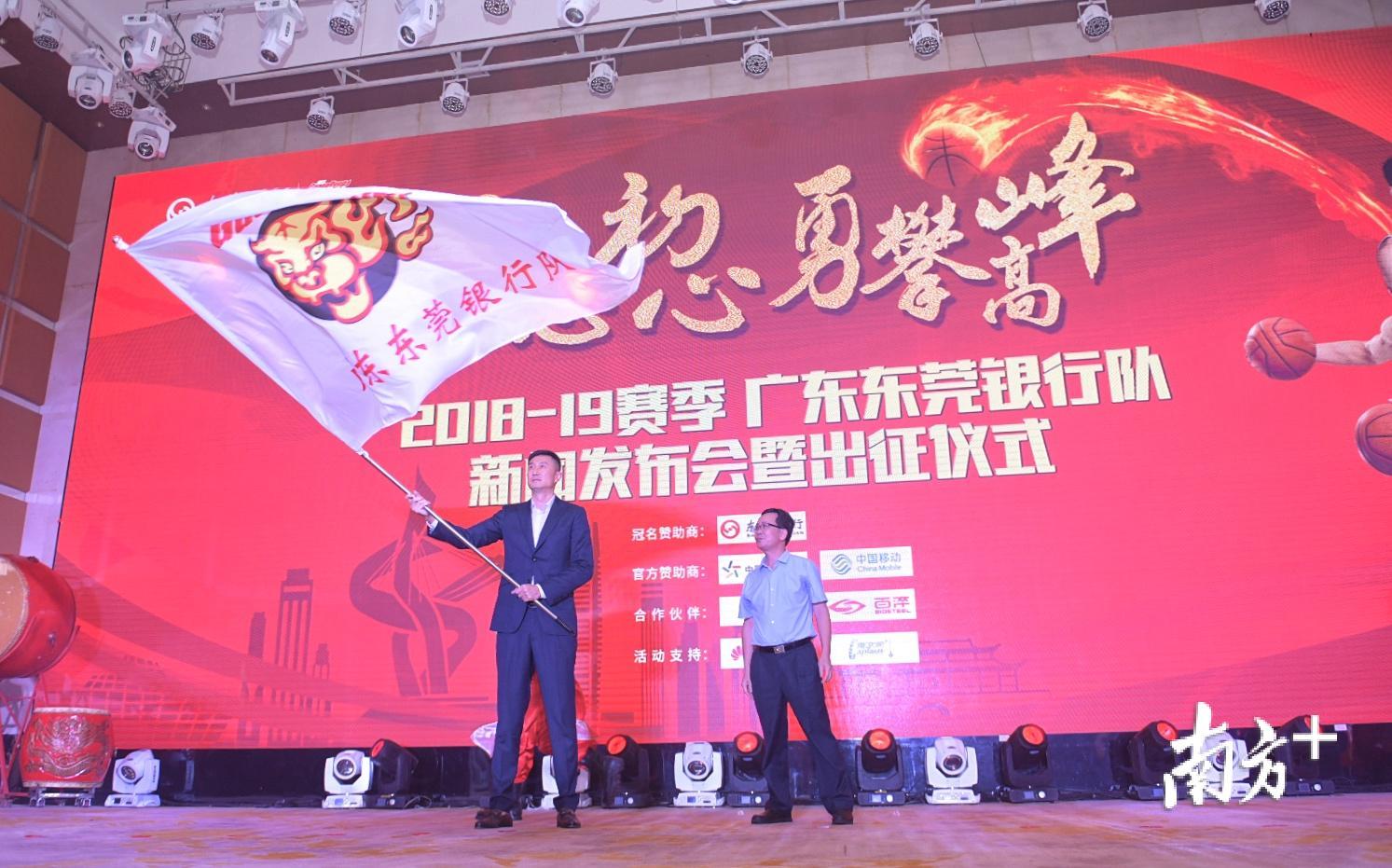 本赛季广东宏远队表现出色，奋力争夺队史第九冠。