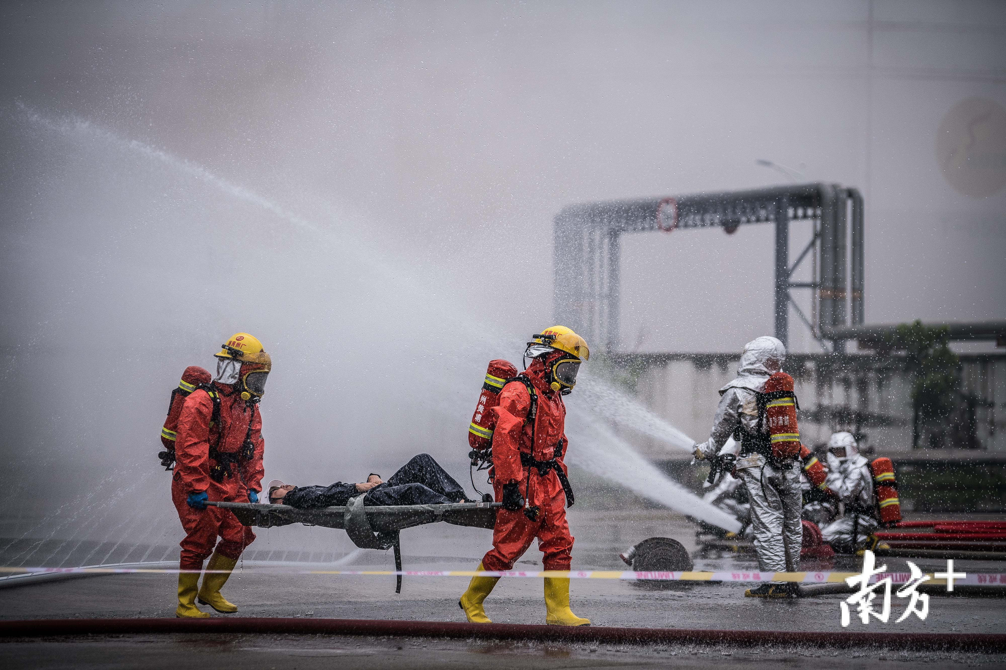 火线出击!石油化工灭火救援实战演练在广州南沙举行