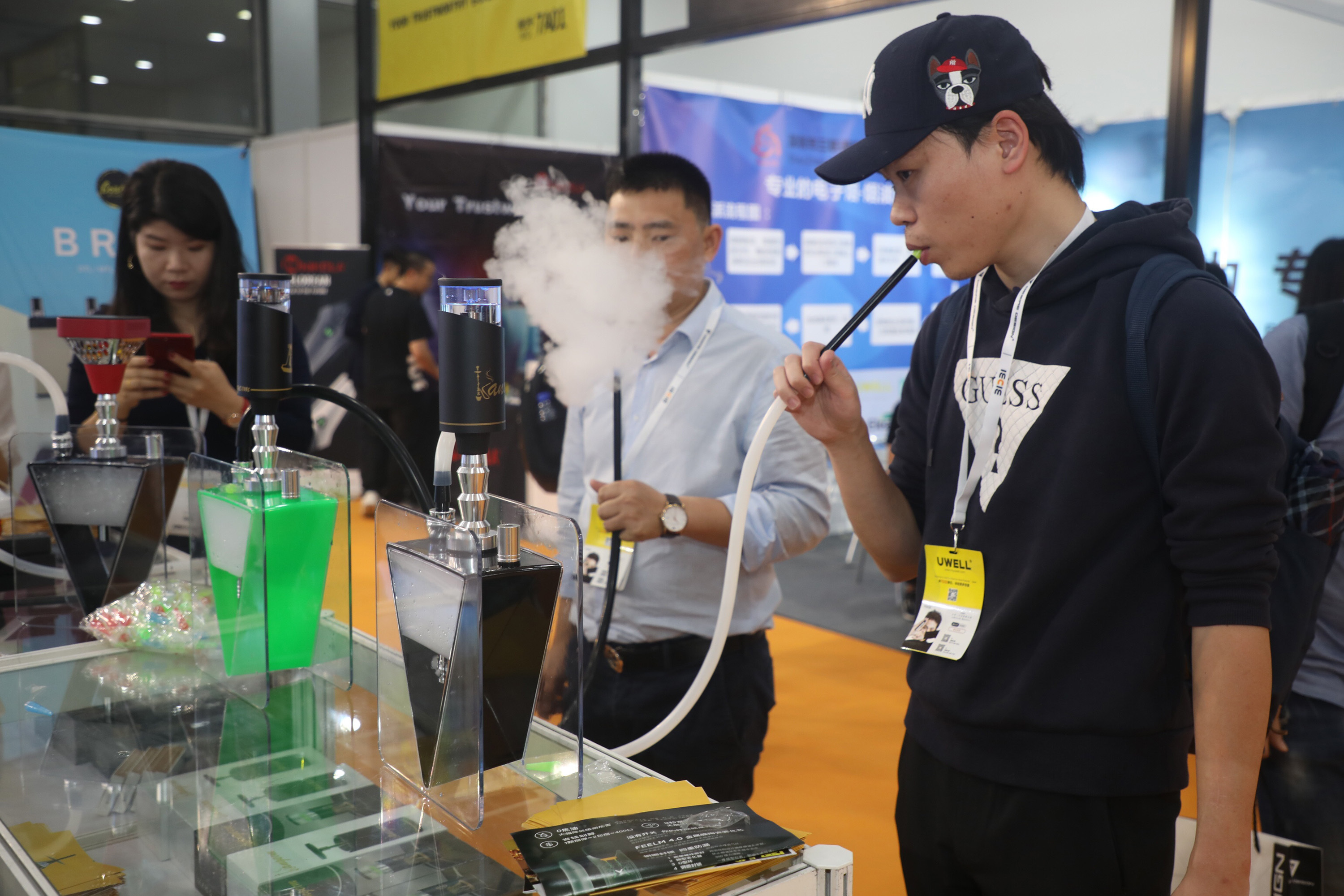 花式烟雾表演,"电子烟博物馆".电子烟展深圳站来了