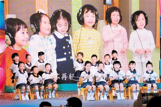 外海新向阳幼儿园演唱本次大赛参赛的原创作品《我爱这个家》。 外海新向阳幼儿园演唱本次大赛参赛的原创作品《我爱这个家》。