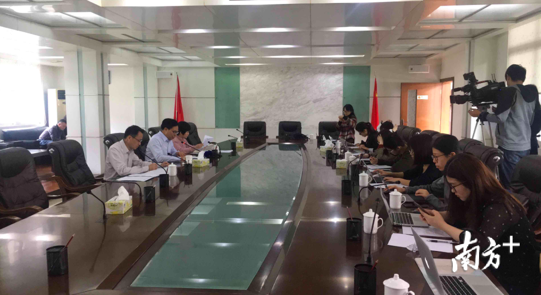 佛山市教育局召开发布会进行解读。王雅铄摄
