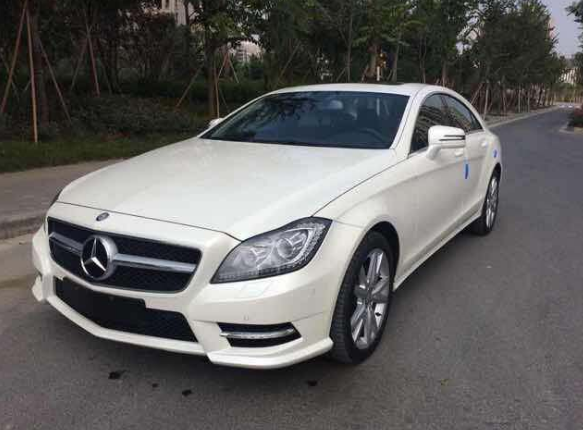 奔驰cls320轿车资料图.