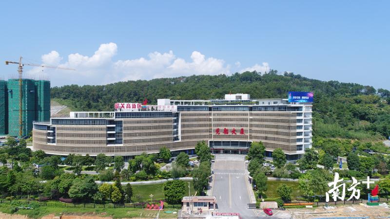 韶关高新区管委会办公大楼。