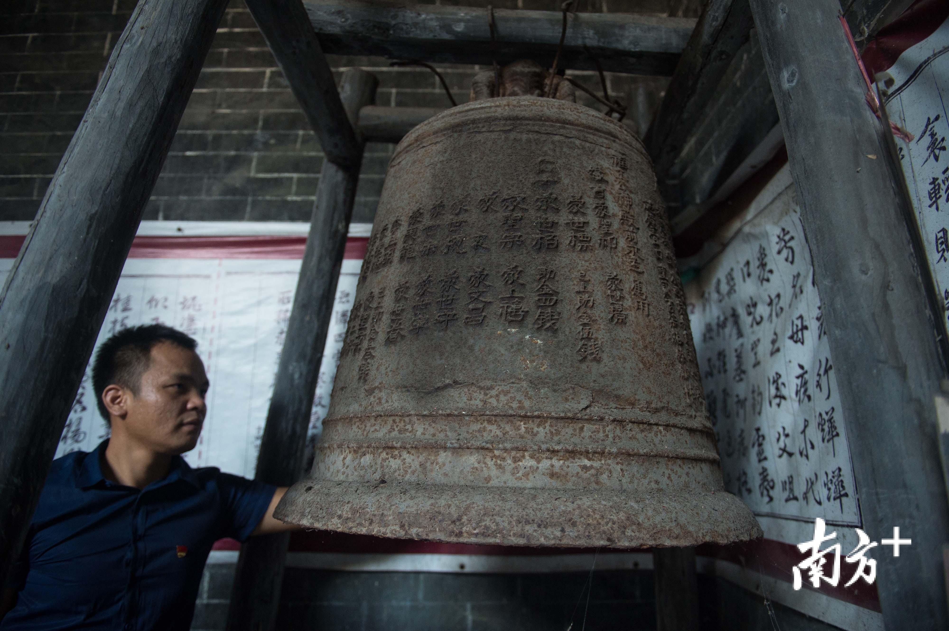 村角铜钟。肖雄 摄