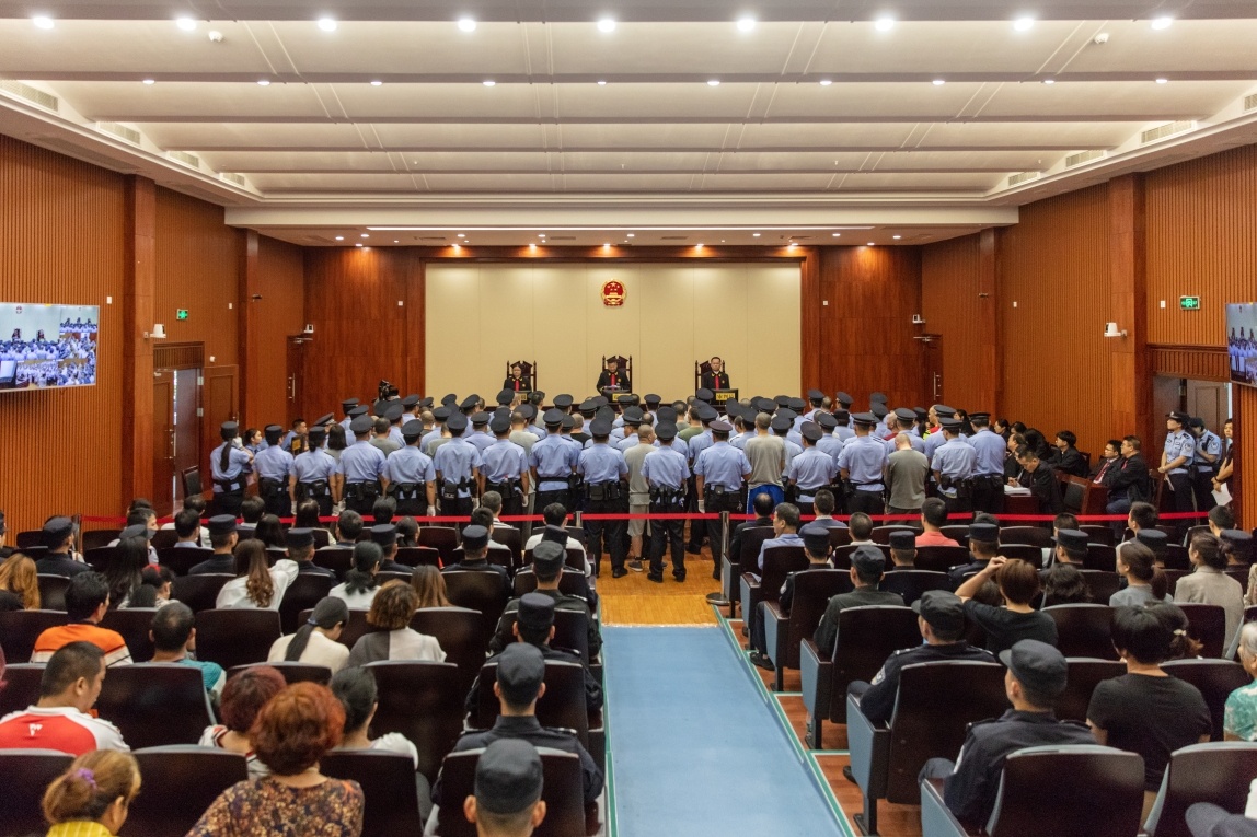 4月14日,湛江市中级人民法院依法公开对梁槐等人涉黑案作出终审宣判。供图:通讯员 赵华 4月14日,湛江市中级人民法院依法公开对梁槐等人涉黑案作出终审宣判。供图:通讯员 赵华