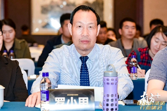 一度退居二线的康宝创始人罗小甲,在2017年2月再次出山,挑起公司全盘经营大旗。罗湛贤 摄 一度退居二线的康宝创始人罗小甲,在2017年2月再次出山,挑起公司全盘经营大旗。罗湛贤 摄