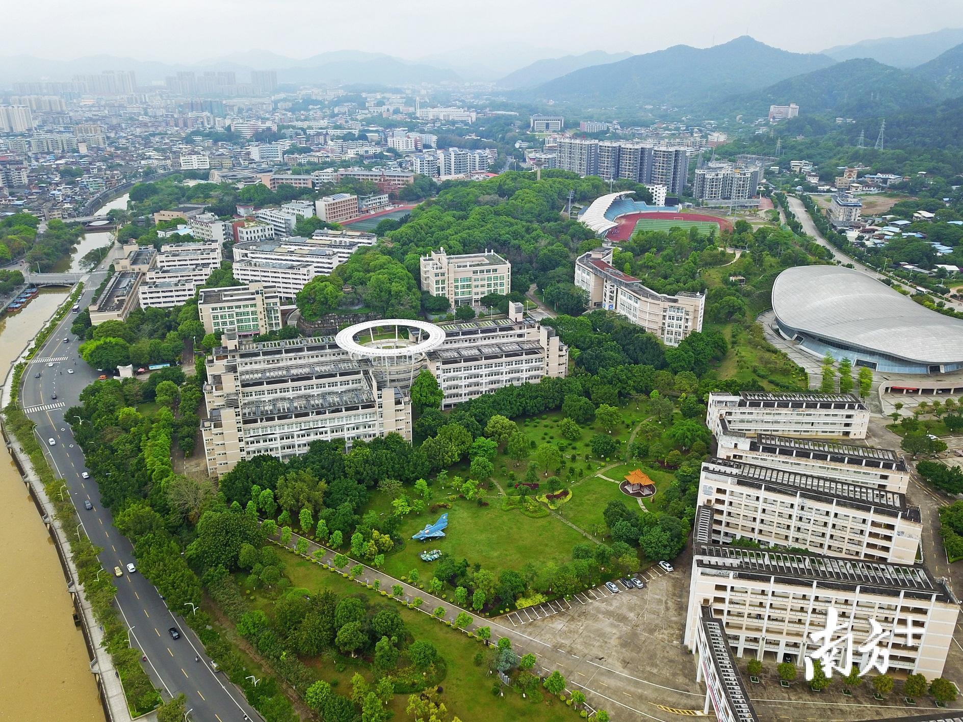 俯瞰东山教育基地。 南方日报记者 何森垚 摄