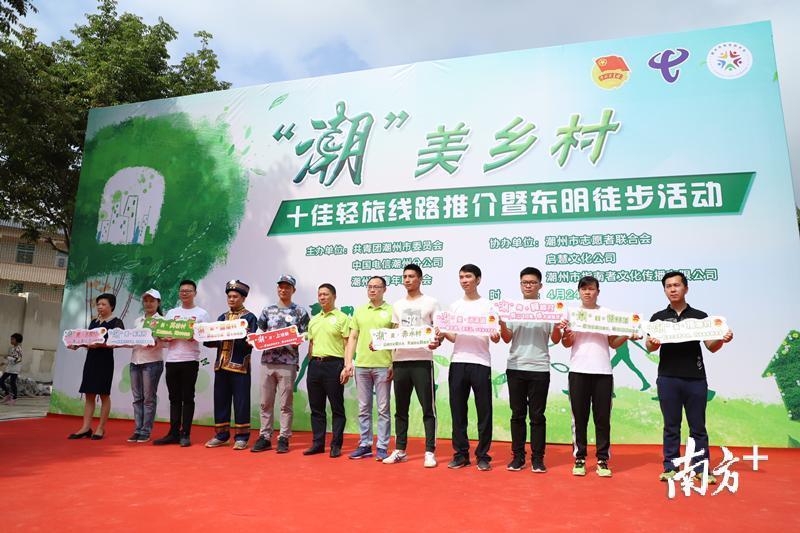 各位“潮”美乡村代表依次上台，为家乡代言。