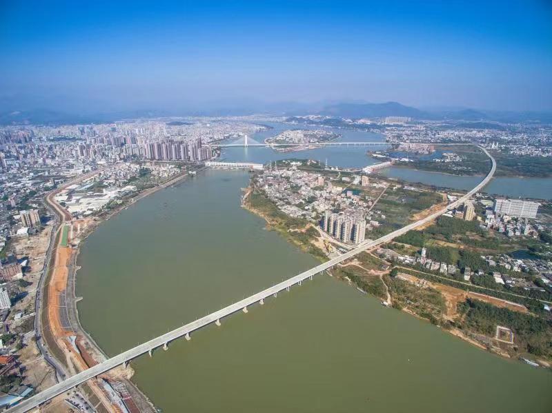 韩江在潮州市区穿城而过,将城区一分为二,古城在西,新城在东。资料图 韩江在潮州市区穿城而过,将城区一分为二,古城在西,新城在东。资料图