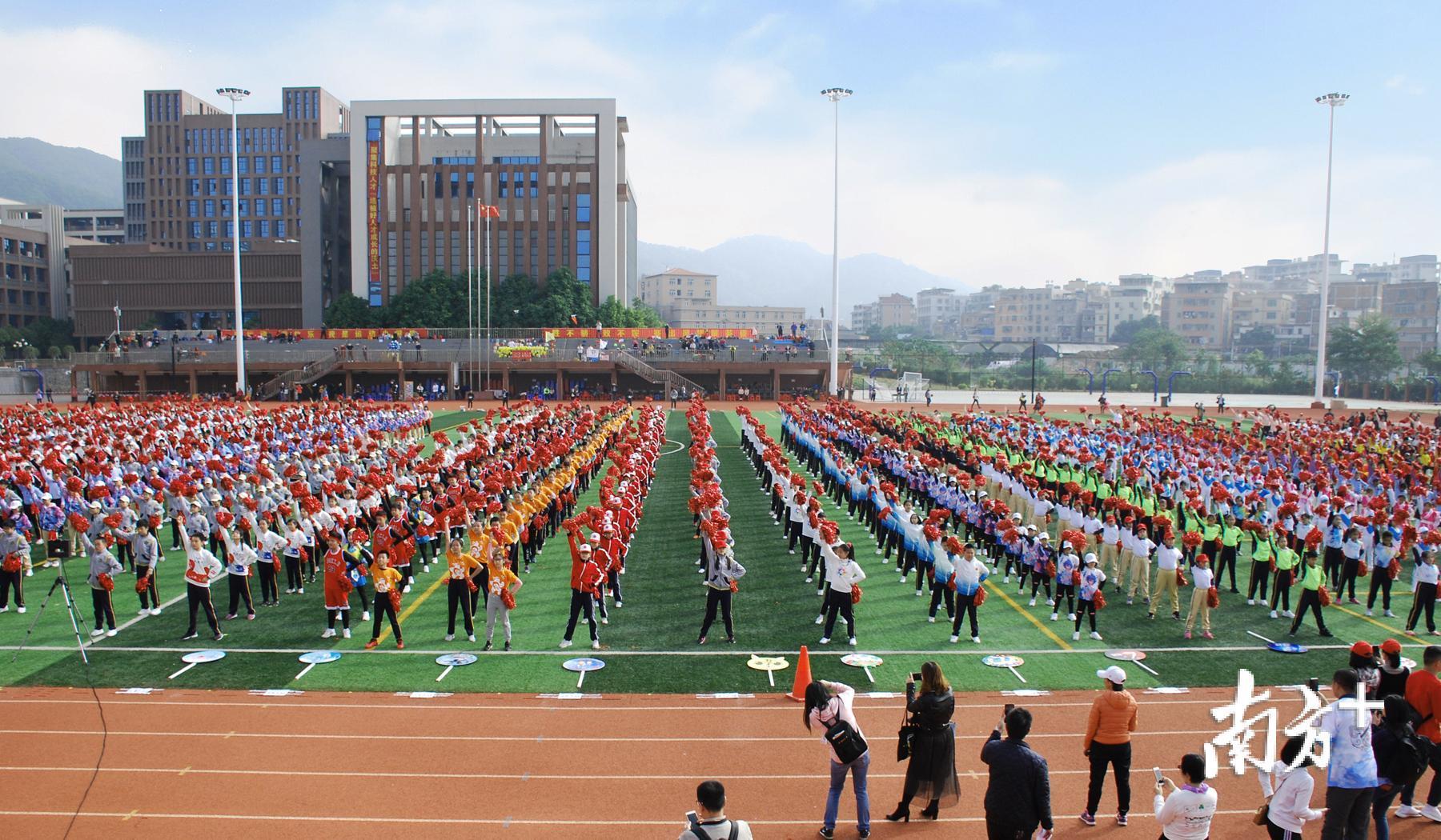 先烈东小学举办体艺节活动。