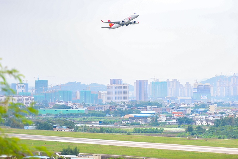 至2018年底，梅县机场年旅客吞吐量首次突破50万人次大关  。何森垚 摄
