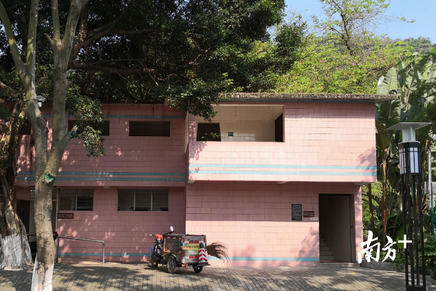 白云洞景区公厕改造前。 西樵镇供图 白云洞景区公厕改造前。 西樵镇供图