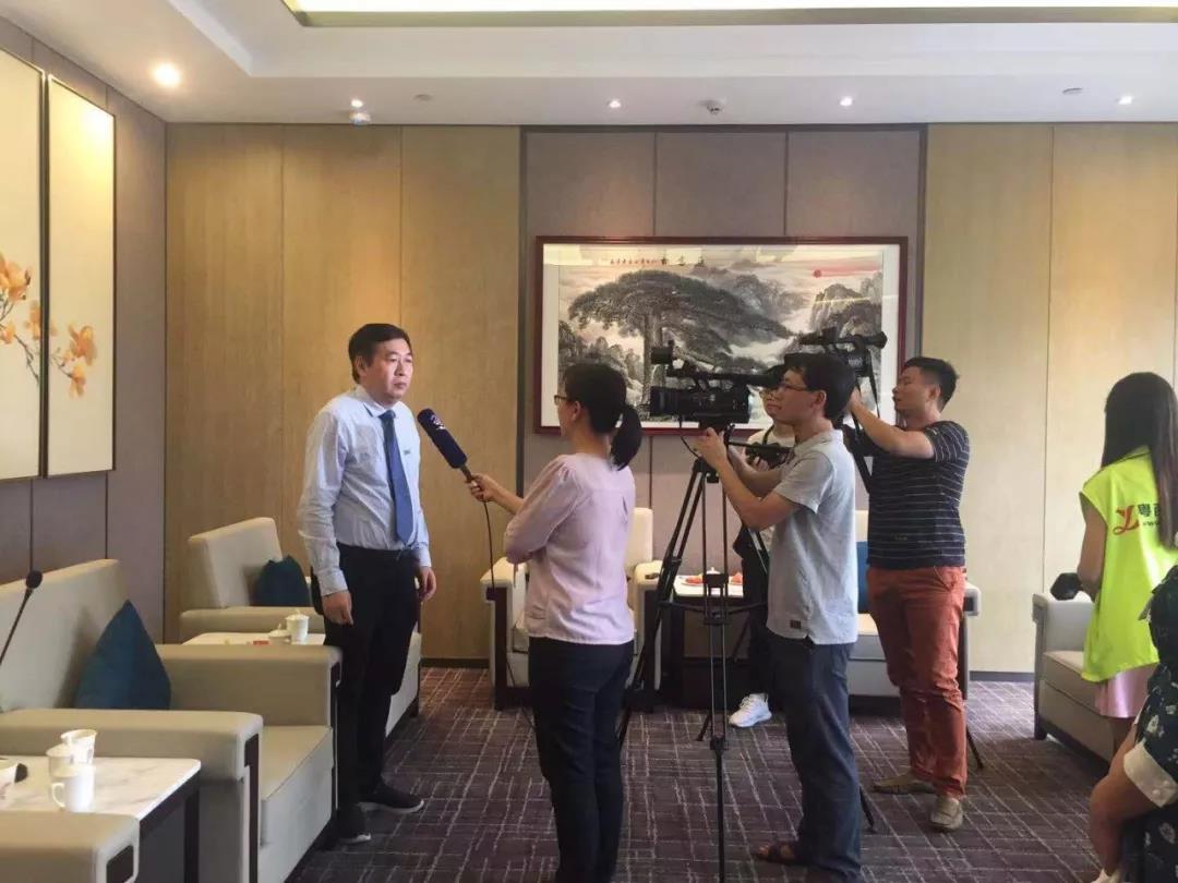 陈纪言在“广东省心梗宣传周”接受电视台采访。