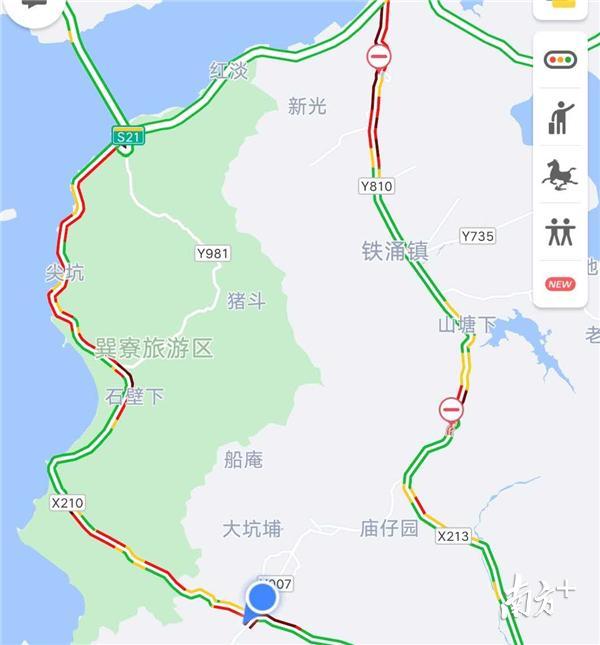 2日傍晚，高德地图显示，惠东巽寮旅游区附近多个路段堵成“红海”。