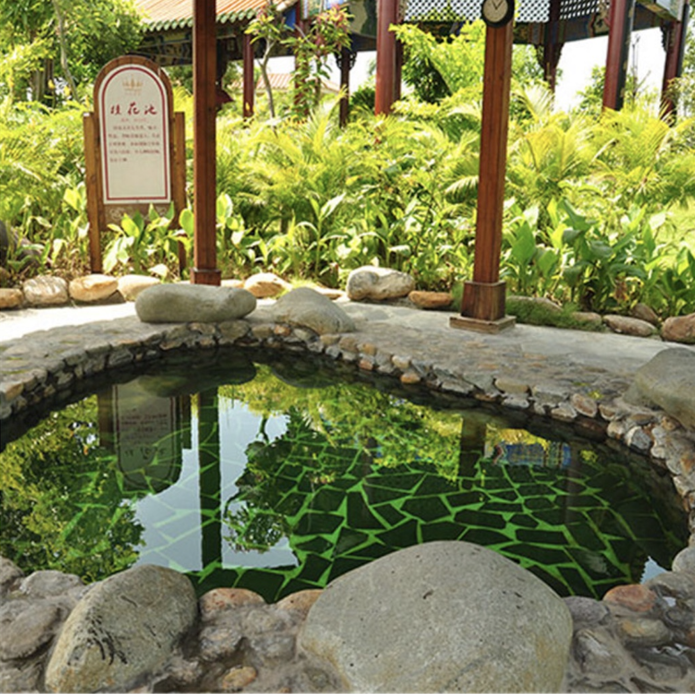 三水芦苞温泉度假村内温泉池。