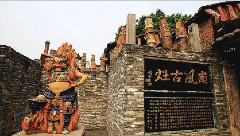 “挑坯”工艺吸引众多游客。