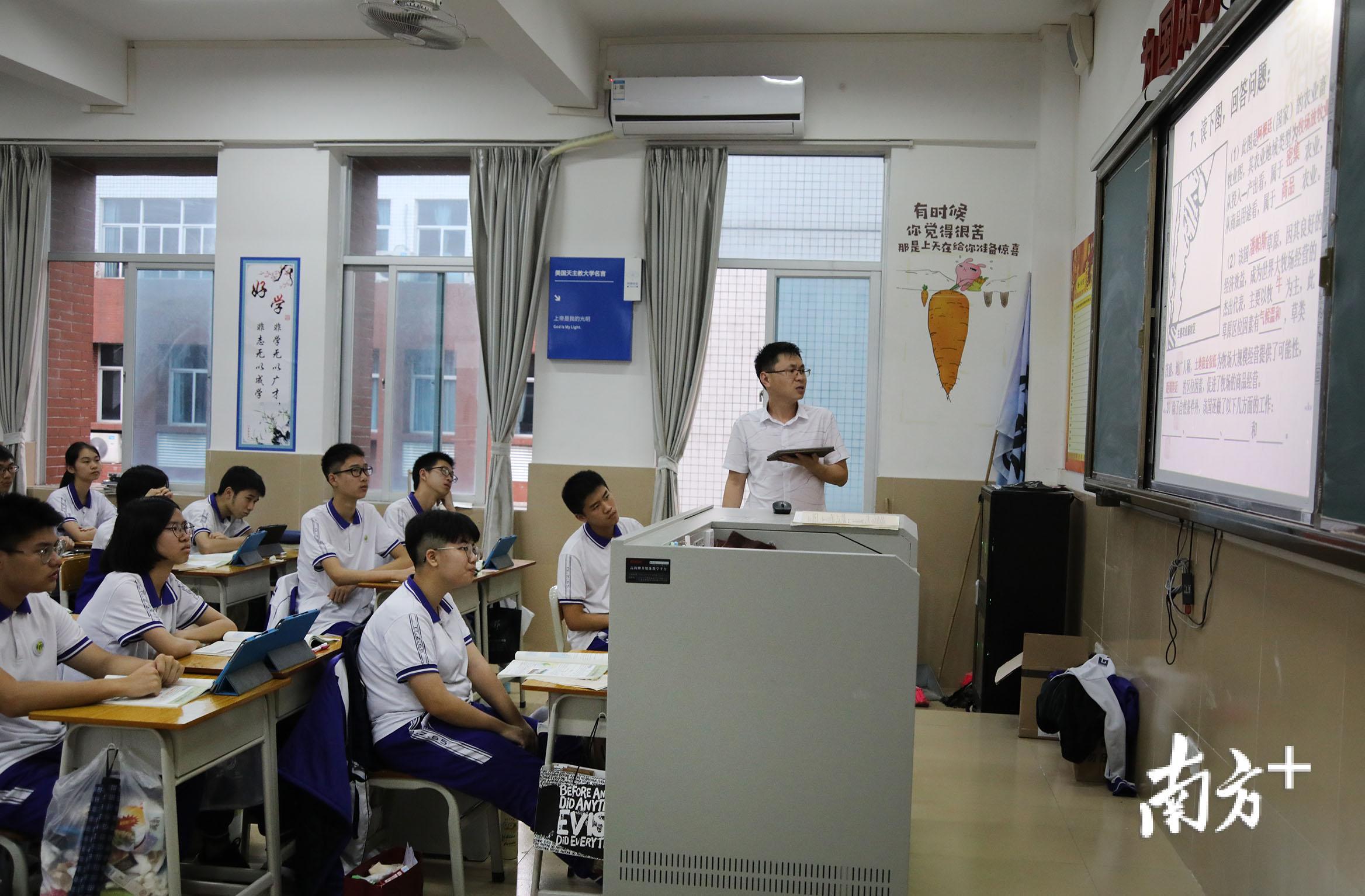 六十五中智慧校园给了师生一个泛在的教学环境、互动环境。