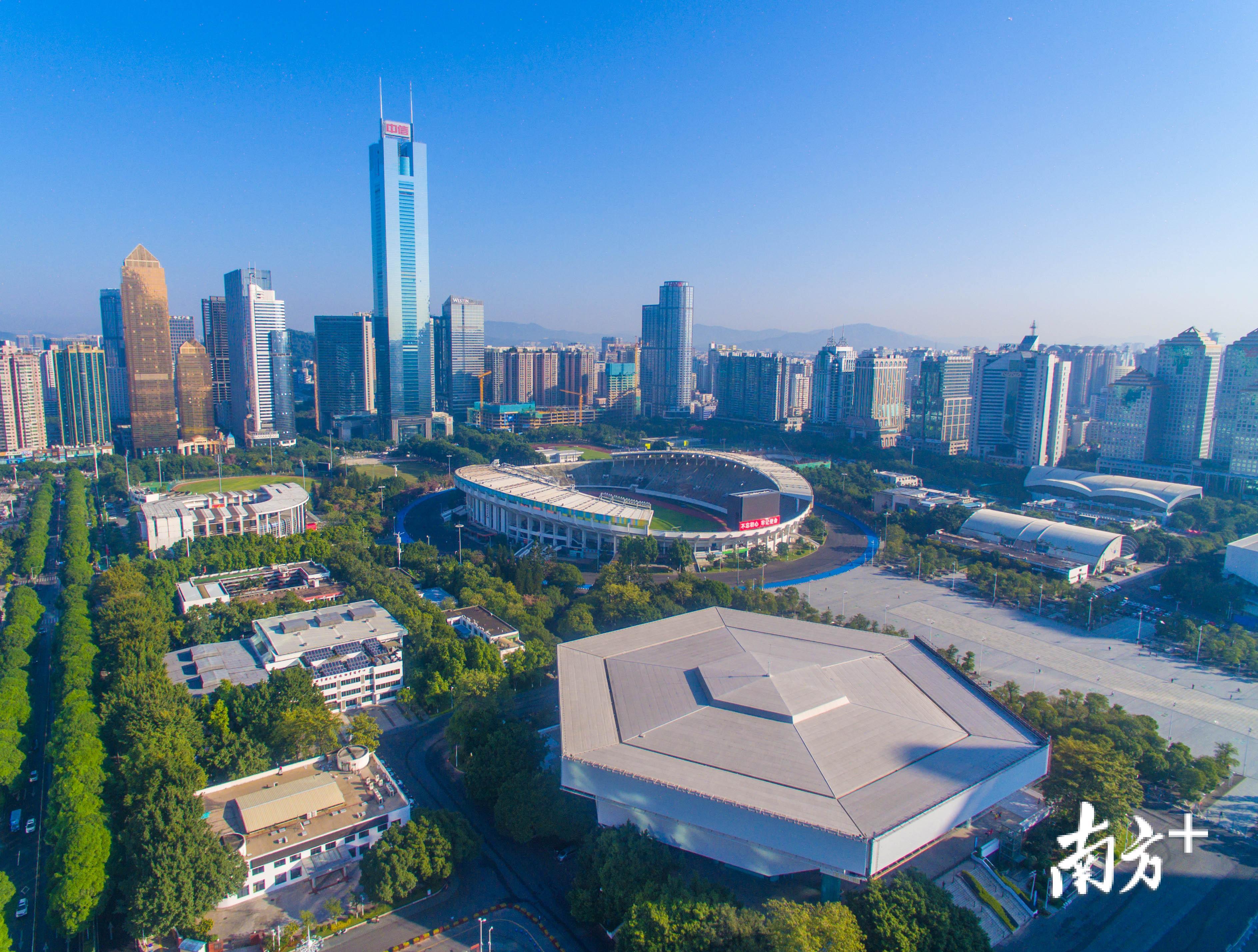 中信广场,天河体育中心.肖雄 摄