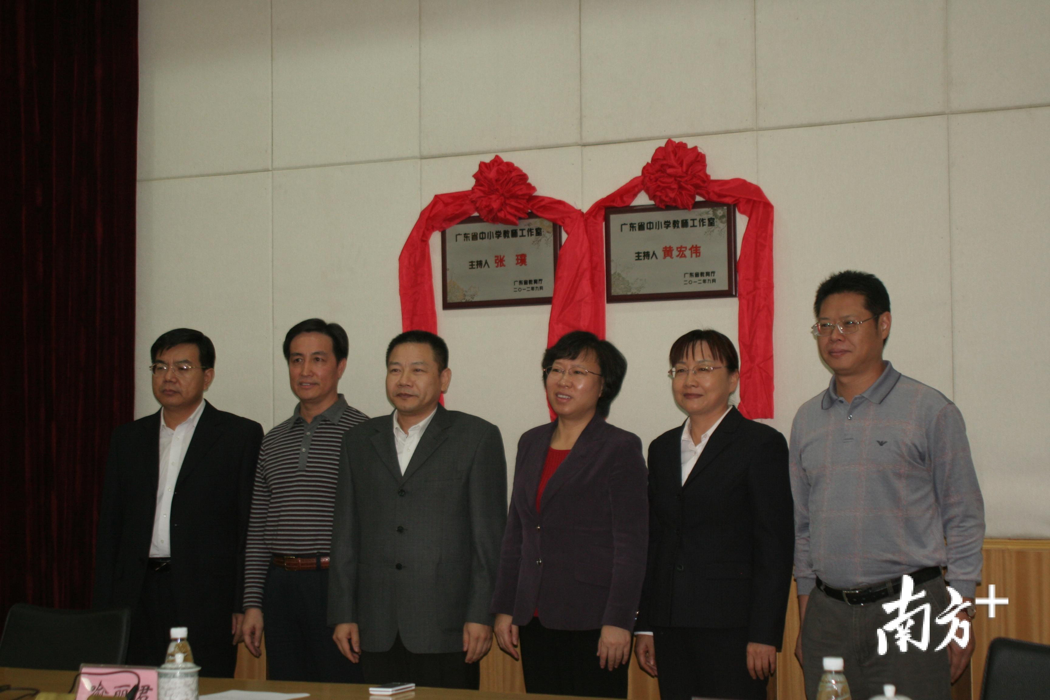 2012年11月省教师工作室揭牌。