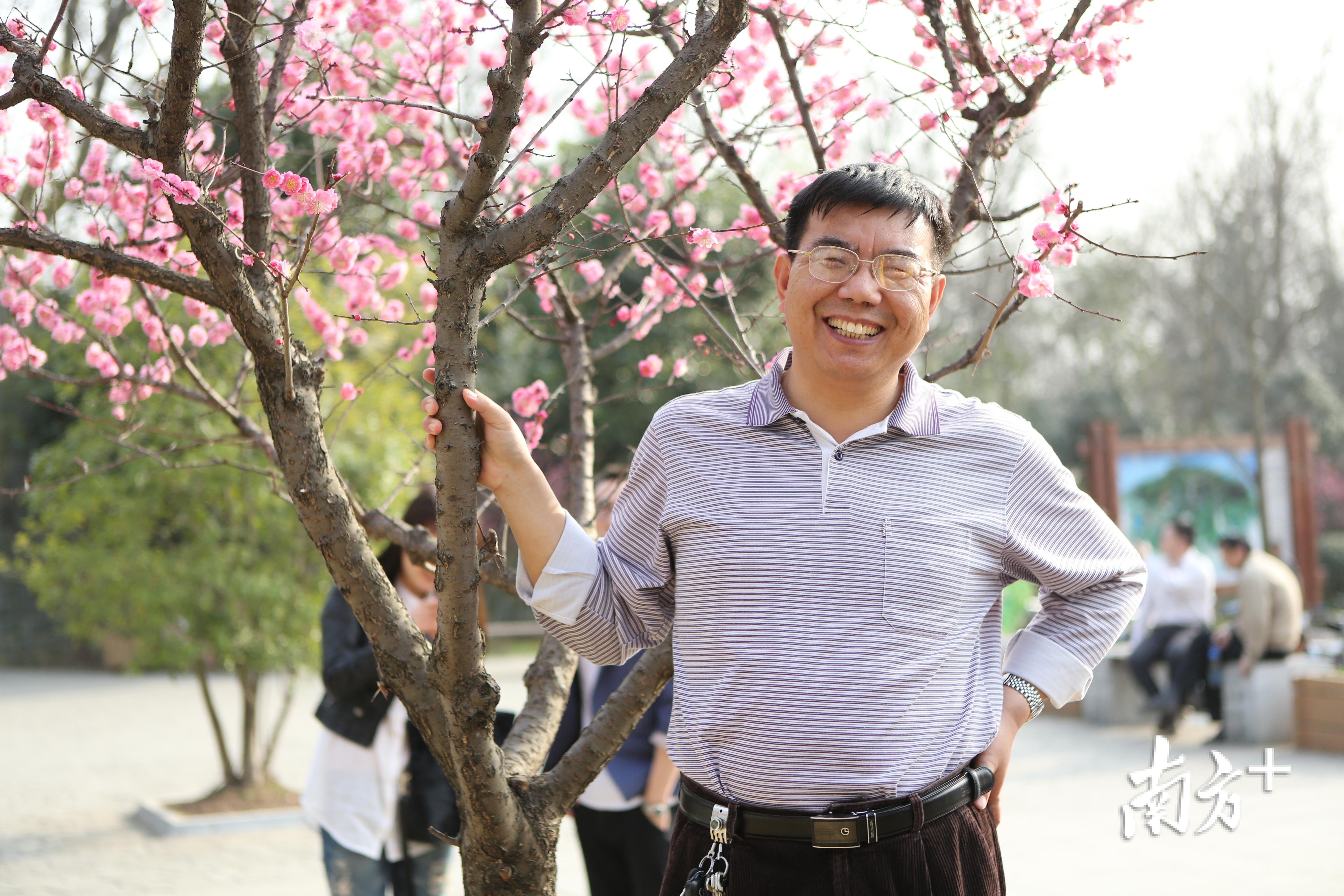 2013年3月黄宏伟在南京钟山梅园。