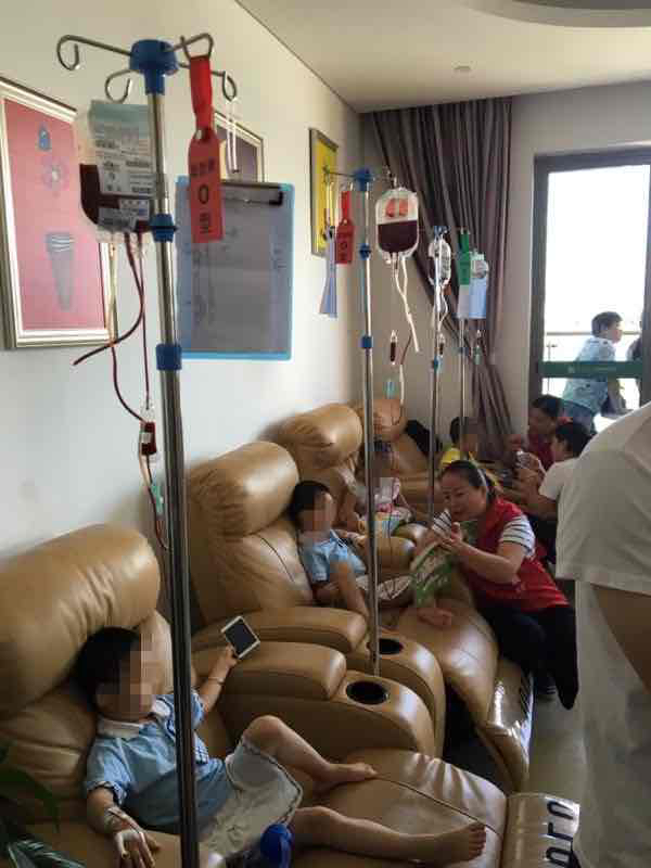 “地贫之家”的患儿进行输血治疗