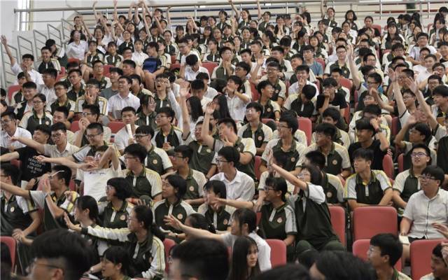 现场气氛十分活跃