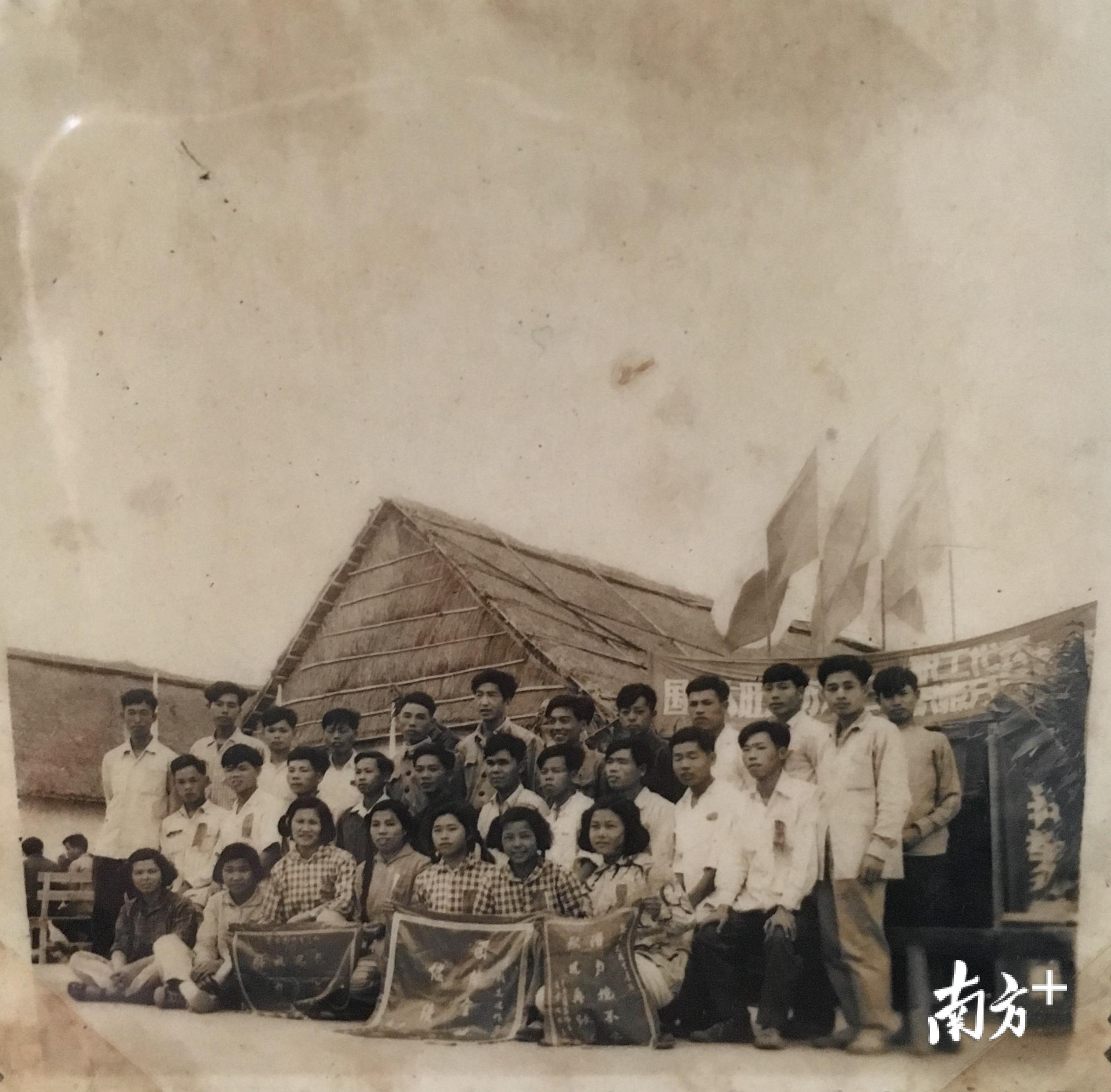 国营大旺农场第二届职工代表合影